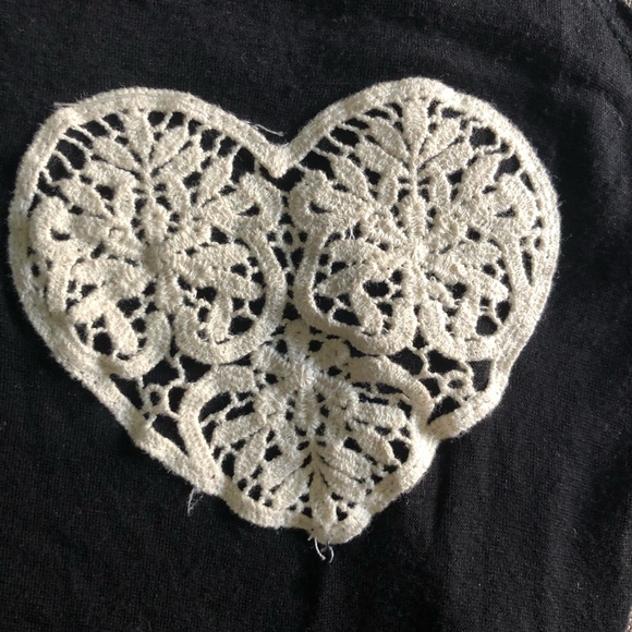 Shelly black tank top with heart patch - Picture 5 of 5